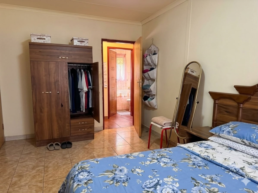 2 Bedroom Property for Sale in Geelhoutpark North West
